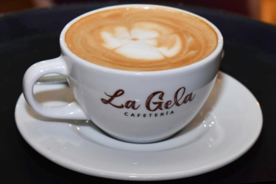 El Arte en Cada Taza: La Pasión por el Café en La Gela